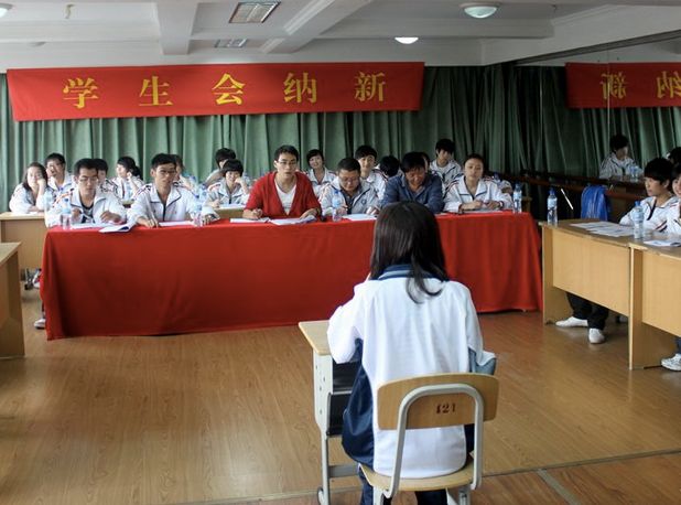 大学学生会面试问题有哪些?面试技巧自我介绍范文
