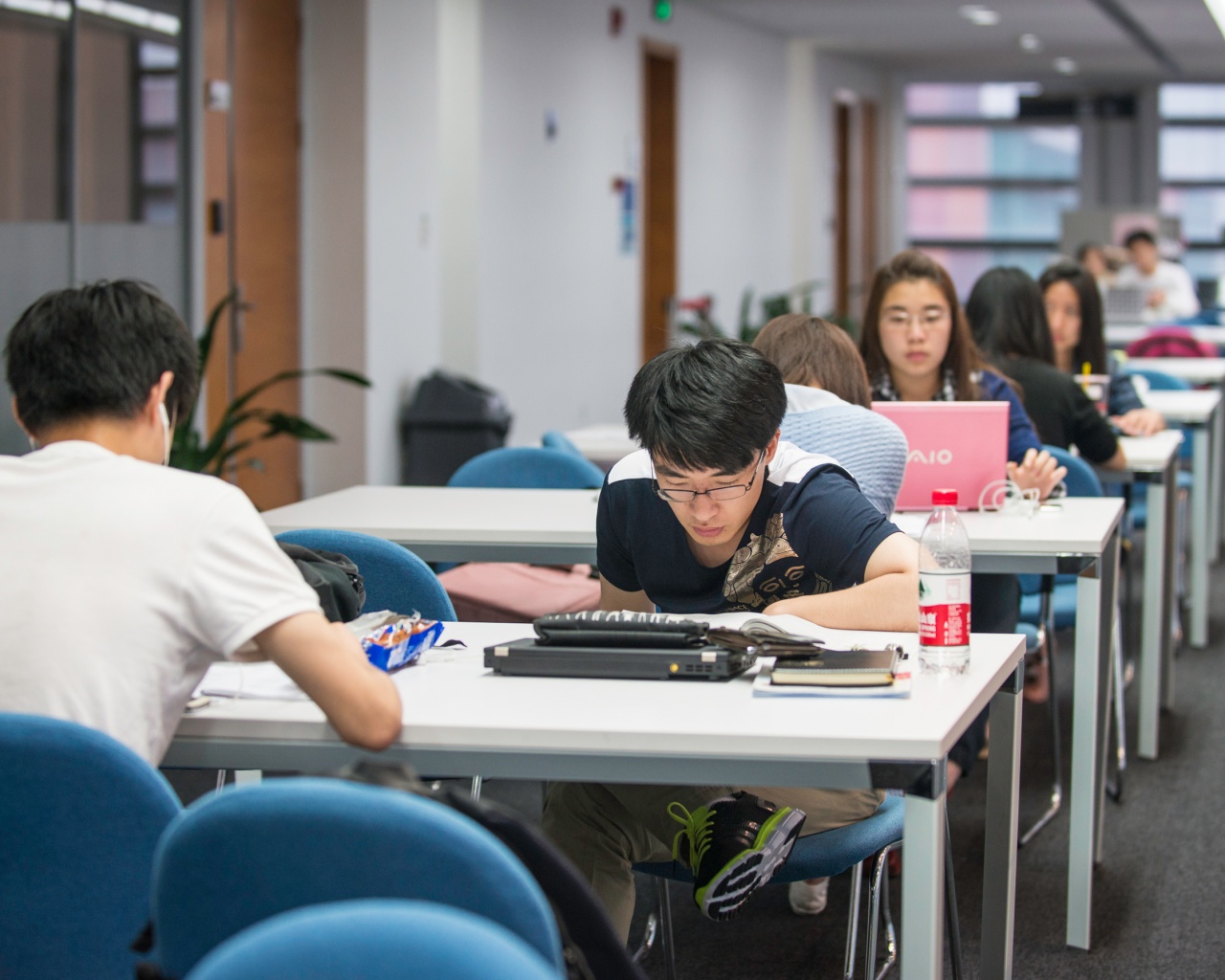 2023���������ִ�ѧѧ�ѱ�׼���� ��רҵ�շѱ�׼����