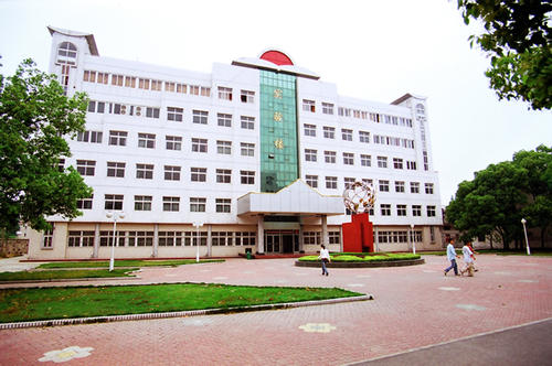 安徽師范大學(xué)皖江學(xué)院怎么樣？是幾本？每年學(xué)費(fèi)要多少錢