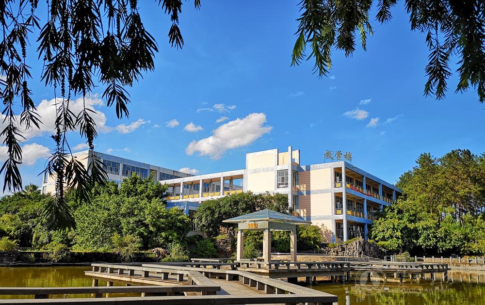 贺州学院是好大学吗？是本科还是专科？贺州学院是公办还是民办