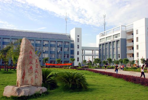 广西师范大学漓江学院是独立学院吗?是几本?学费收费标准
