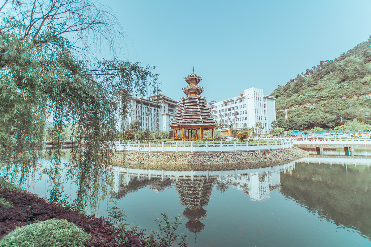 ����ѧԺ�ò��ã�������Ǽ�������Щרҵ�ȽϺã��������٣�