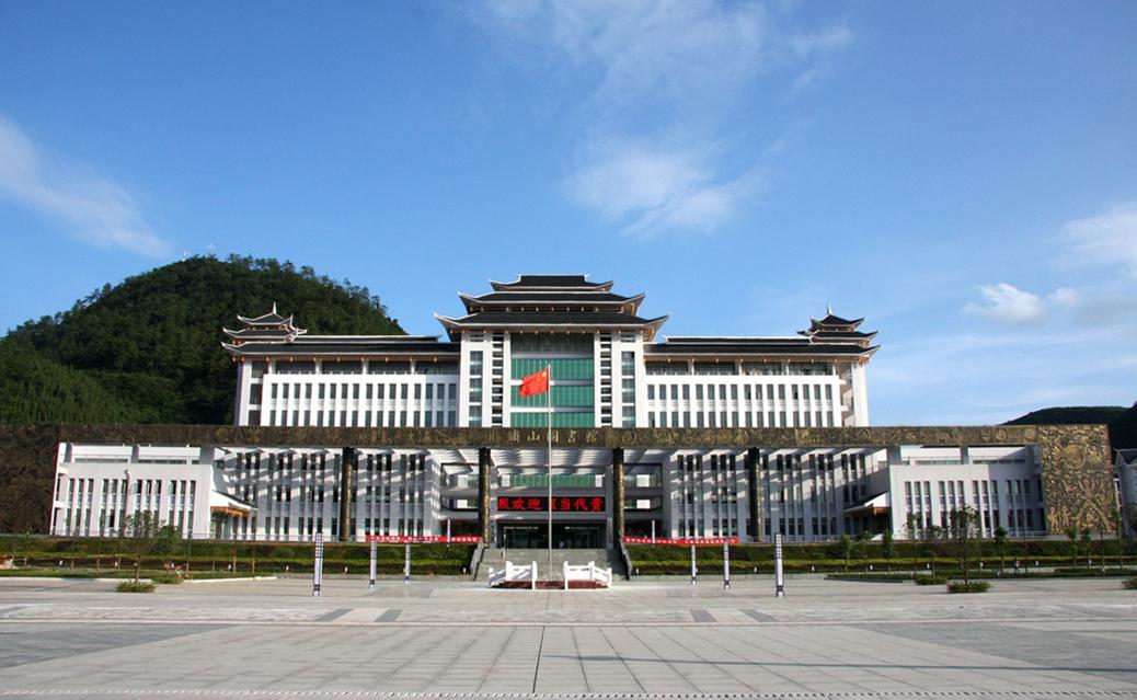 凯里学院好不好？在哪里？是几本？哪些专业比较好？排名多少？
