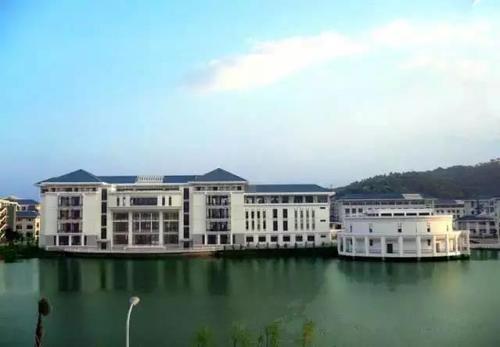 ��������ְҵ����ѧԺ�Ǵ�ר��2023��¼ȡ������,һ��ѧ�Ѷ���