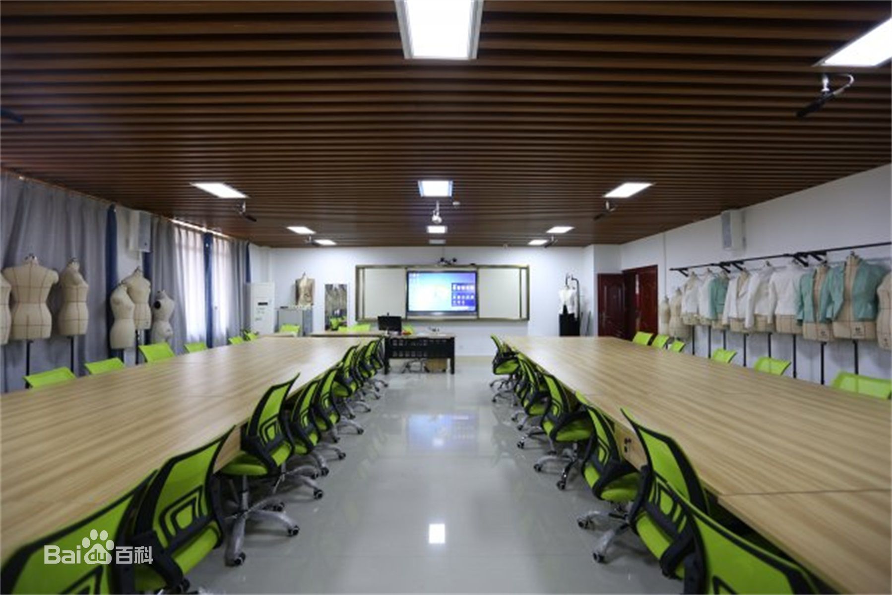 广西经贸职业技术学院地址在哪邮编多少有什么专业?是公办大学吗