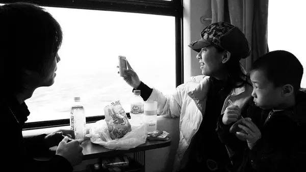 林玉英点燃一根烟_人均铁路一根烟长(2)